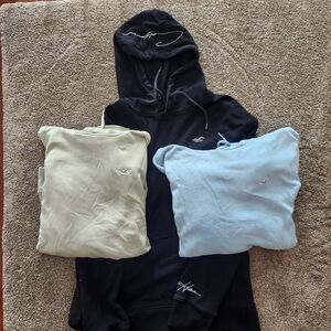 Hollister Men's Hoodie and Sweatshirt Trio - Black, Cream, Light Blue